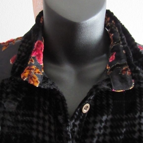 ADORE 3 Button Front Tunic Shirt - Picture 6 of 10